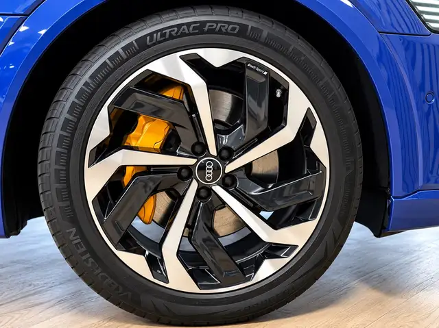 Audi E-Tron view 8