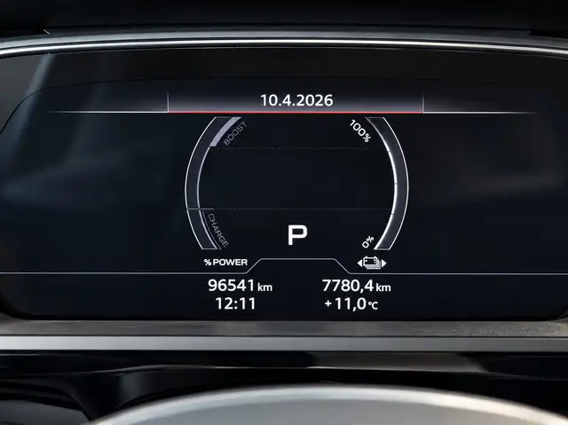 Audi E-Tron view 22