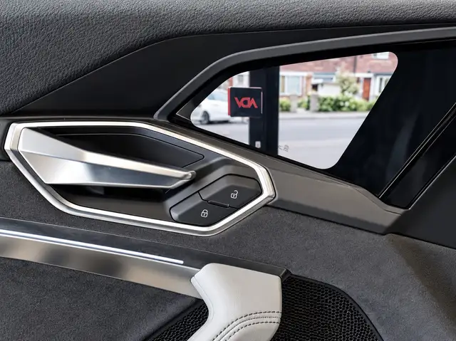 Audi E-Tron view 18