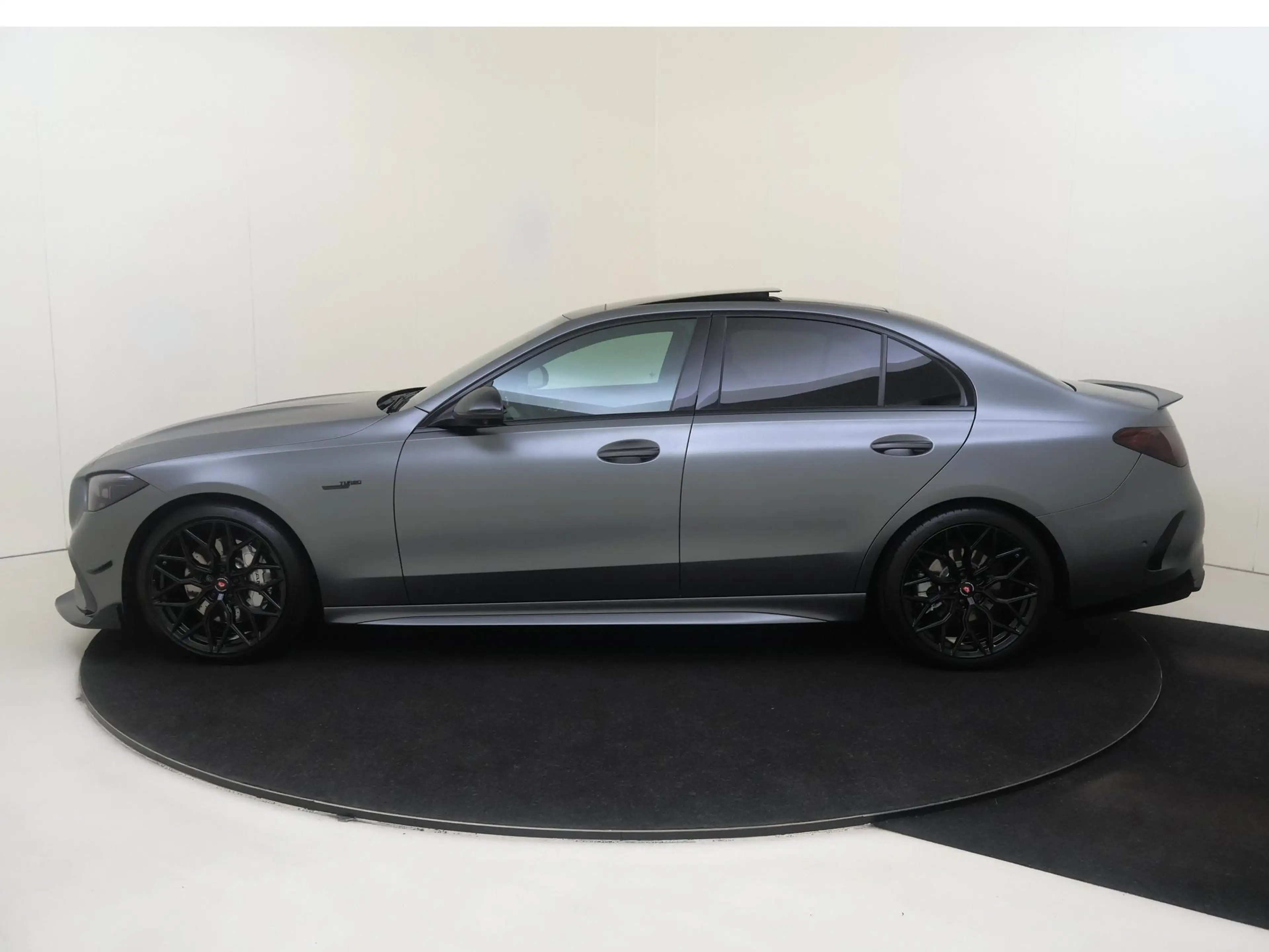 Mercedes-Benz C 180 AMG Line /Panoramadak /Memory /HUD /19 Inch /360 C — photo 9