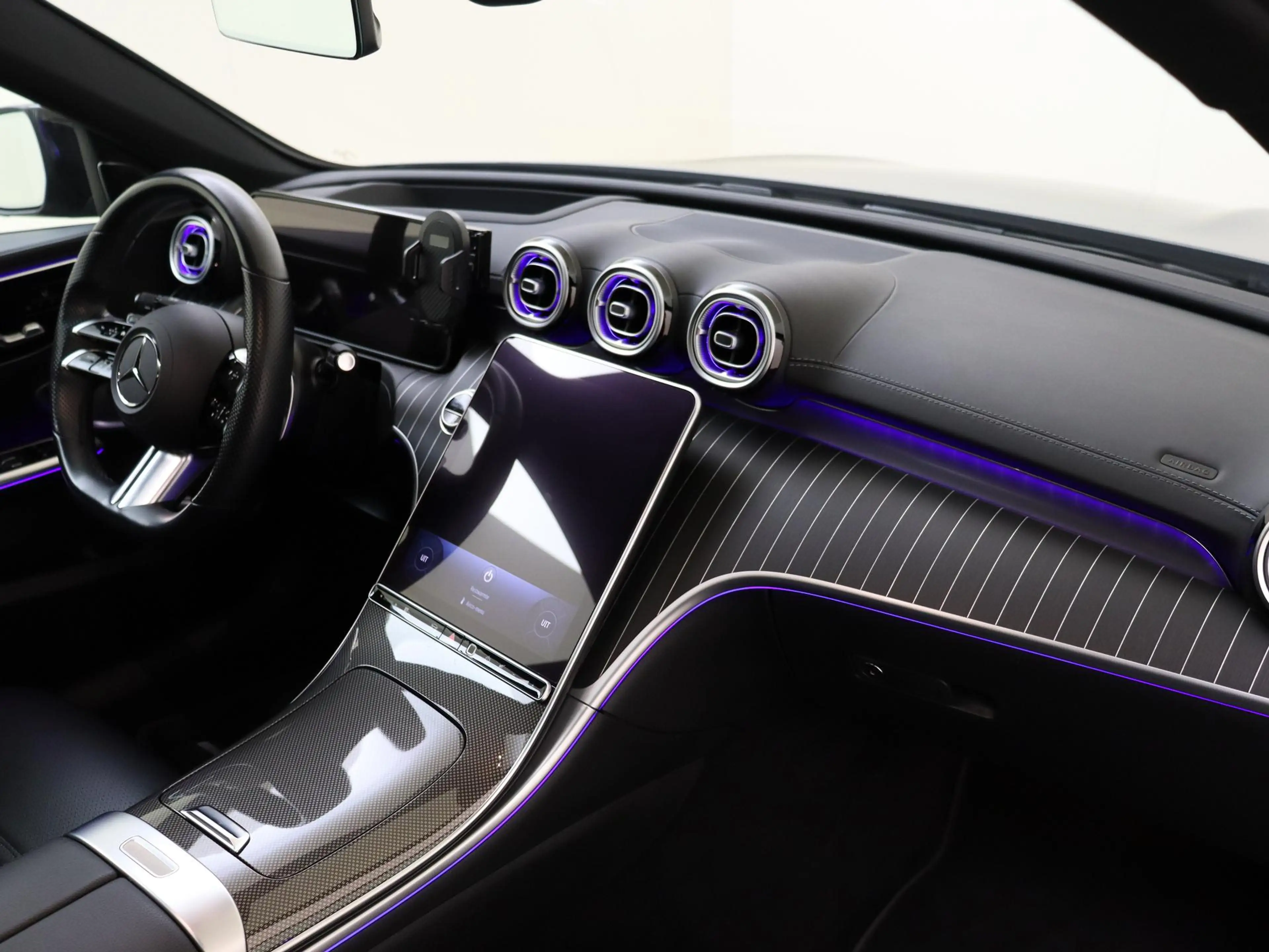 Mercedes-Benz C 180 AMG Line /Panoramadak /Memory /HUD /19 Inch /360 C — photo 4