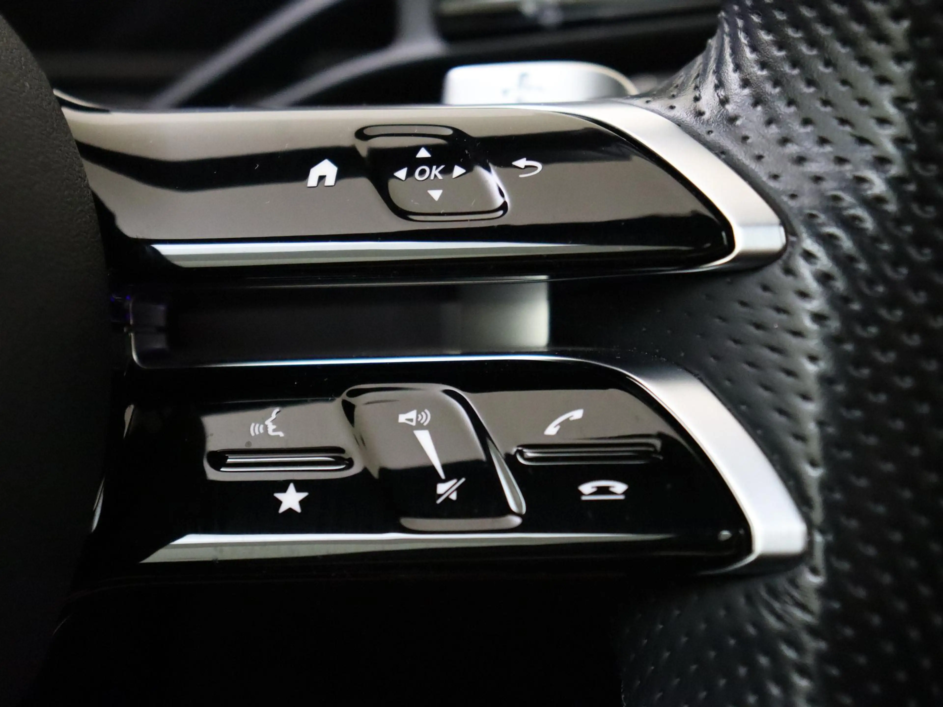 Mercedes-Benz C 180 AMG Line /Panoramadak /Memory /HUD /19 Inch /360 C — photo 14