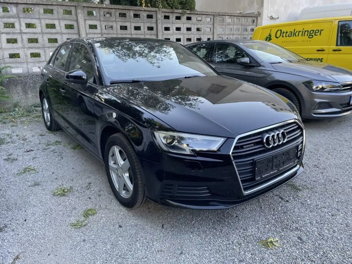 Audi A3 40 TFSI quattro Schwarz - 1