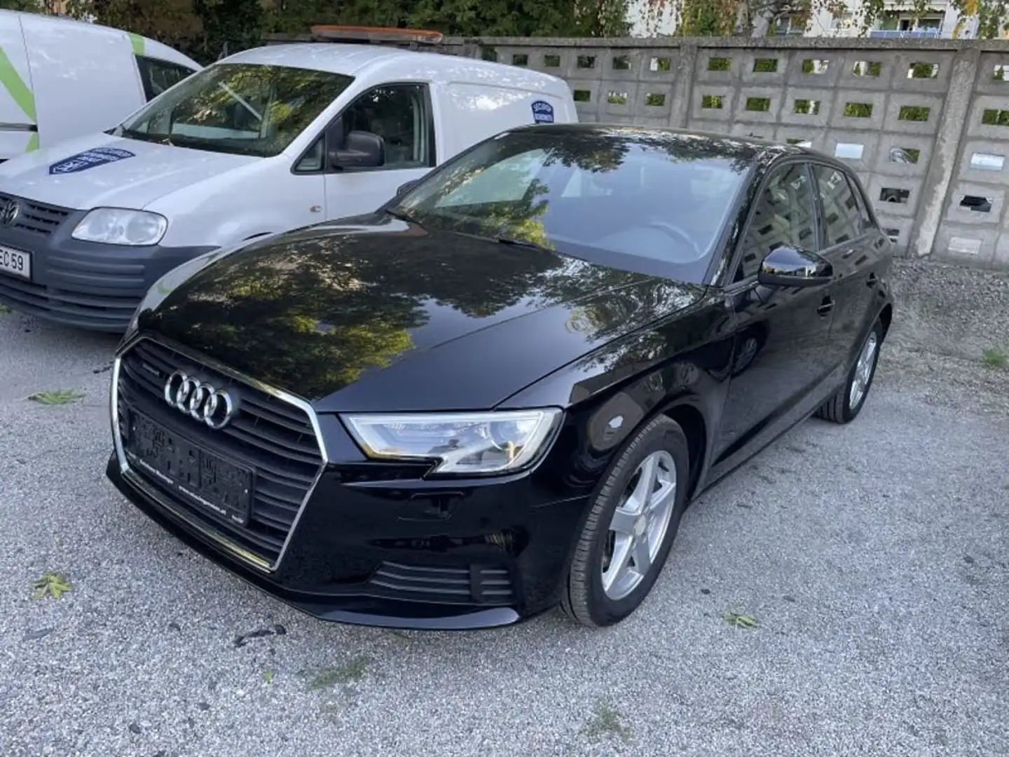 Audi A3 40 TFSI quattro Schwarz - 2