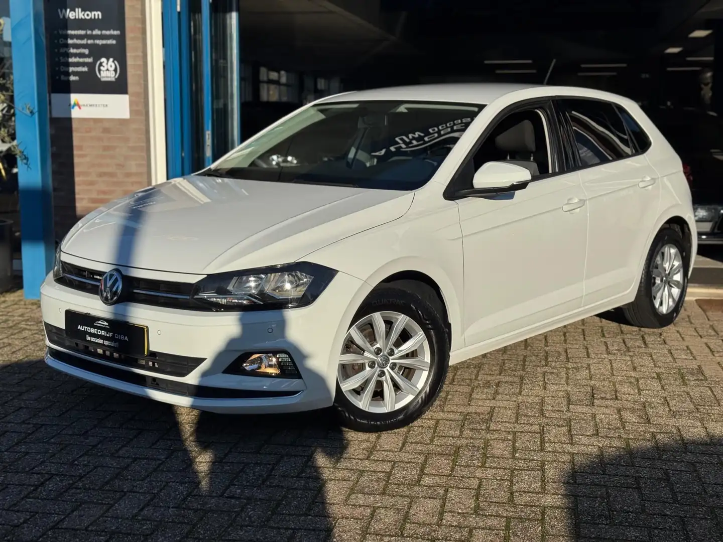 Volkswagen Polo 1.0 TSI Comfortline 2018 AUT NAVI AIRCO NAP! Wit - 2