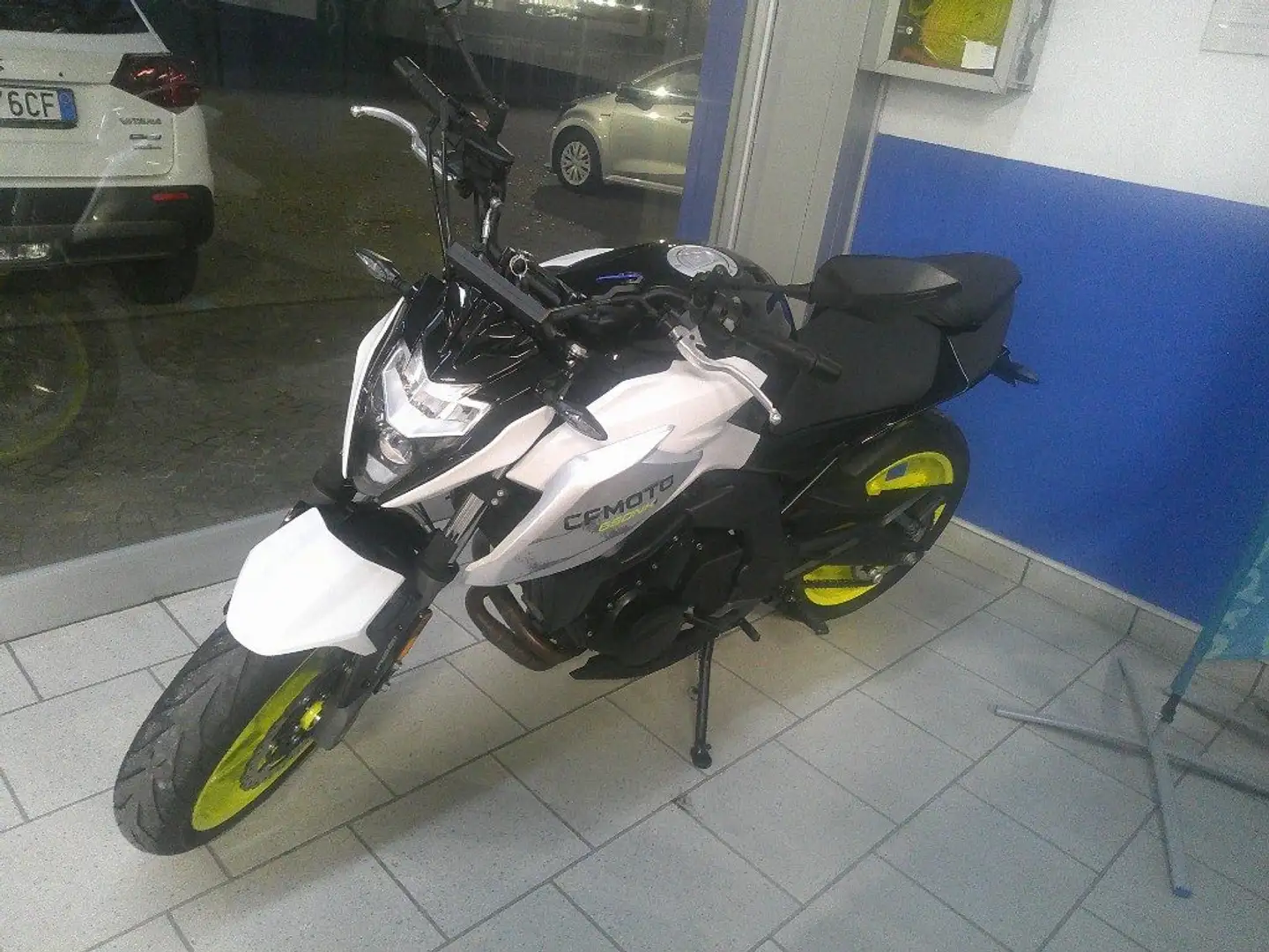 CFMOTO 650 NK NAKED + SCARICO + PORTATARGA RIALZATO Bianco - 1