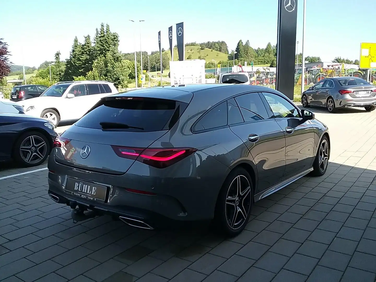 Mercedes-Benz CLA 200 SHOOTING BRAKE+AMG+NIGHT+AHK+360° KAMERA+MBUX NAVI Grijs - 2