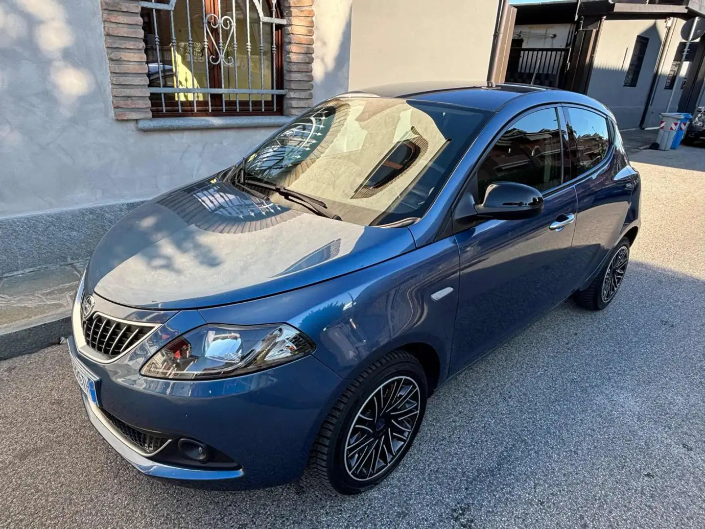 Lancia Ypsilon 1.0 FireFly 5 porte S&S Hybrid PREZZO VERO Blauw - 1