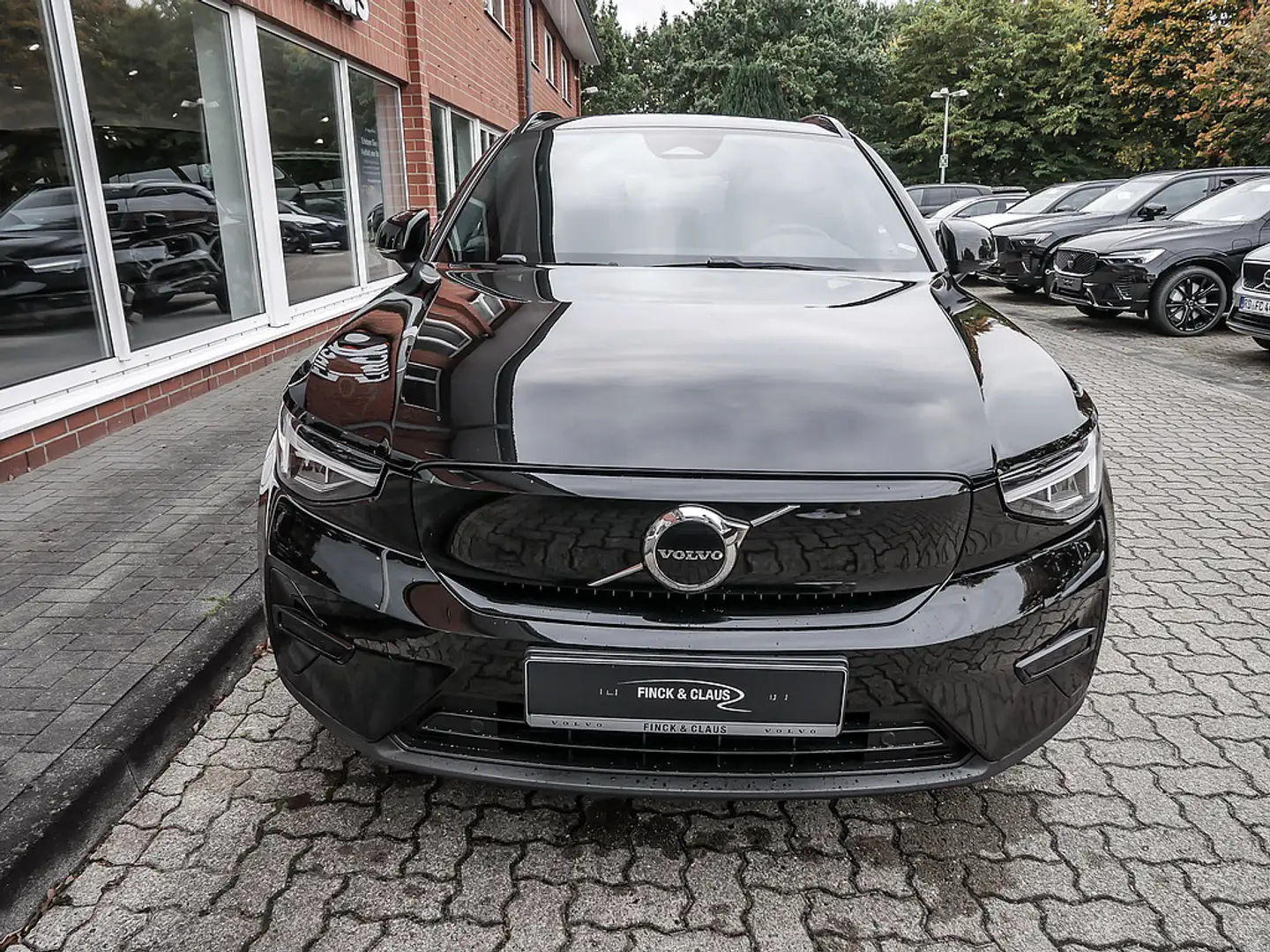 Volvo XC40 Core Recharge Pure Electric Schwarz - 2