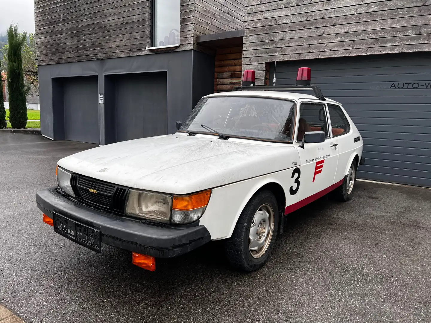 Saab 900 900i Mit B20 Motor / Friction Tester Flughafen FN Weiß - 1