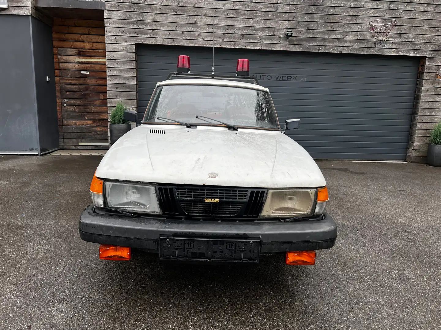 Saab 900 900i Mit B20 Motor / Friction Tester Flughafen FN Weiß - 2
