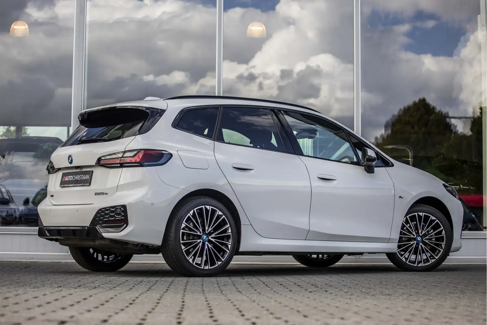 BMW 225 2-serie Active Tourer 225e xDrive | M-Sport | Pano Blanc - 2