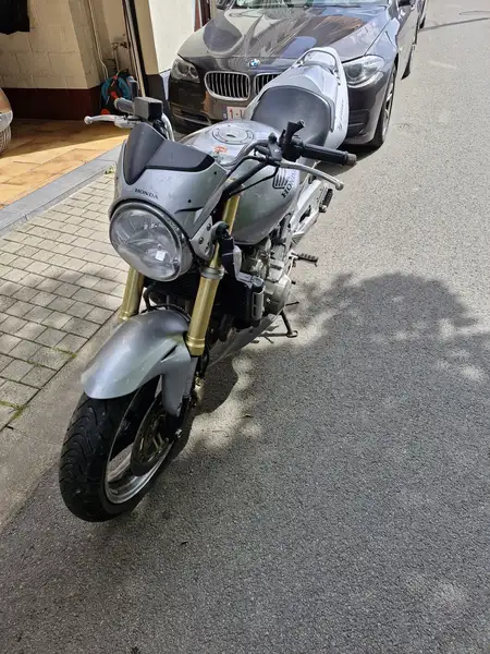 Honda Hornet - foto 7