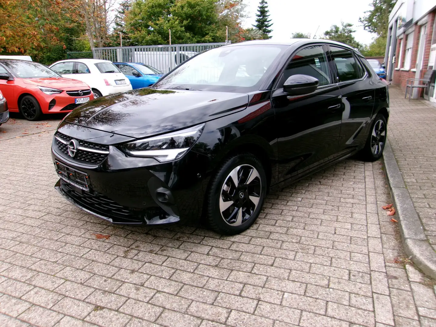 Opel Corsa e Elegance 11 kW OBC Panoramadach Sitzhzg Navi Schwarz - 1