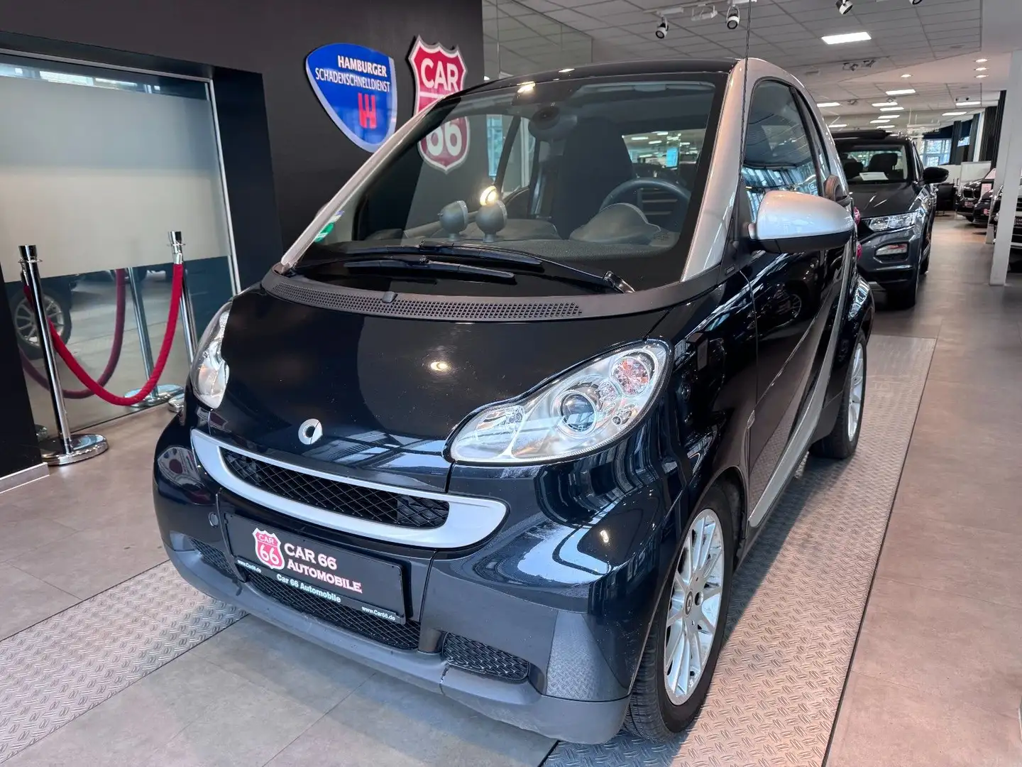smart forTwo fortwo coupe Schwarz - 1