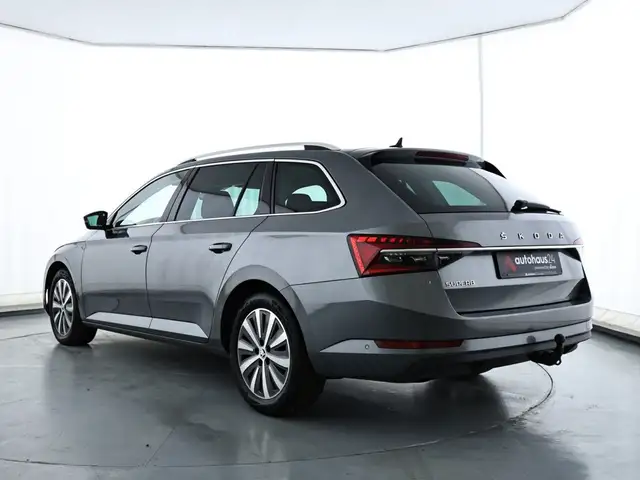 Skoda Superb view 4