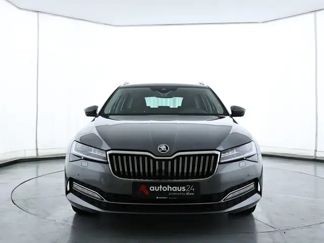Skoda Superb view 2