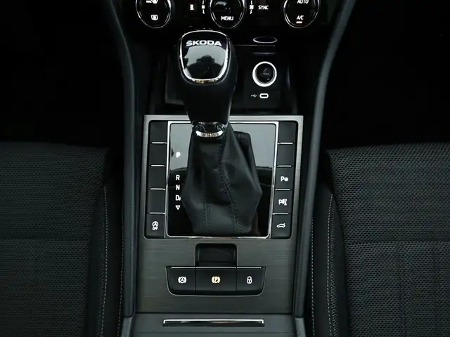 Skoda Superb view 13