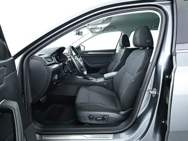 Skoda Superb view 8