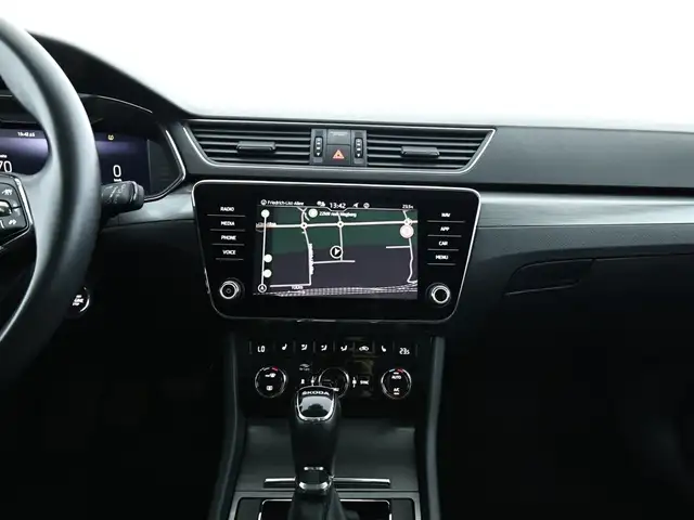 Skoda Superb view 11