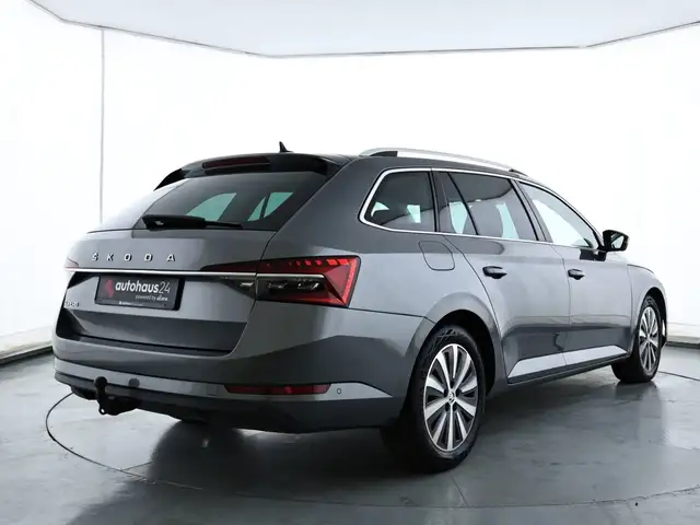 Skoda Superb view 5