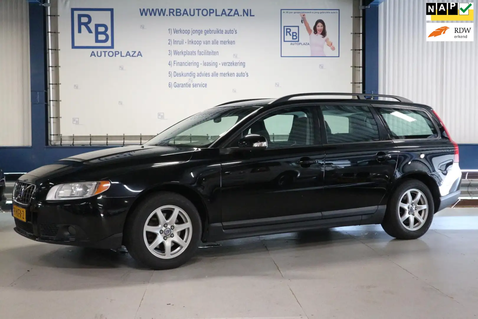 Volvo V70 2.0 Limited Edition DEALER ONDERHOUDEN/ NAVI/ YOUN Zwart - 1