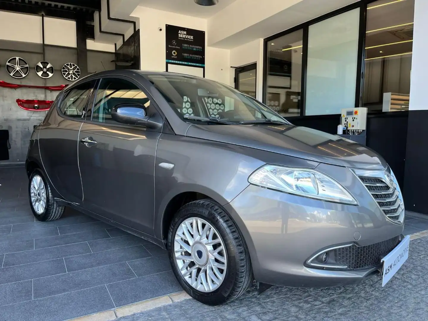 Lancia Ypsilon 1.2 69 CV 5 porte Gold Argento - 1