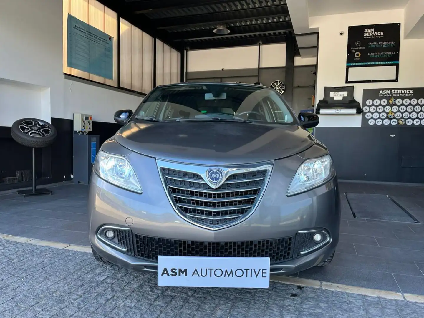 Lancia Ypsilon 1.2 69 CV 5 porte Gold Argento - 2