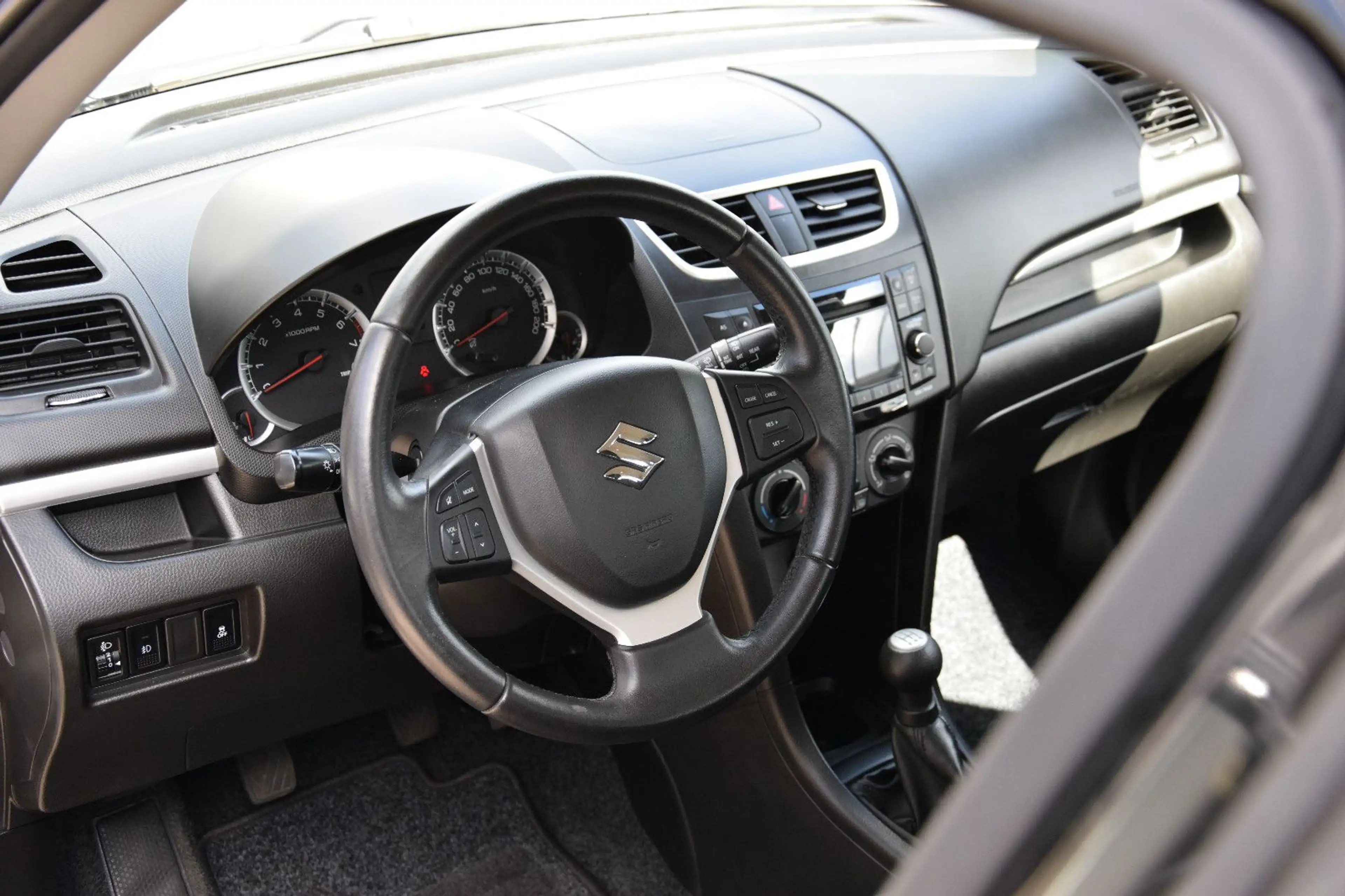 Suzuki Swift 5-TÜRER KLIMA TEMPOMAT SPORTAUSPUFF 8-FACH — photo 14