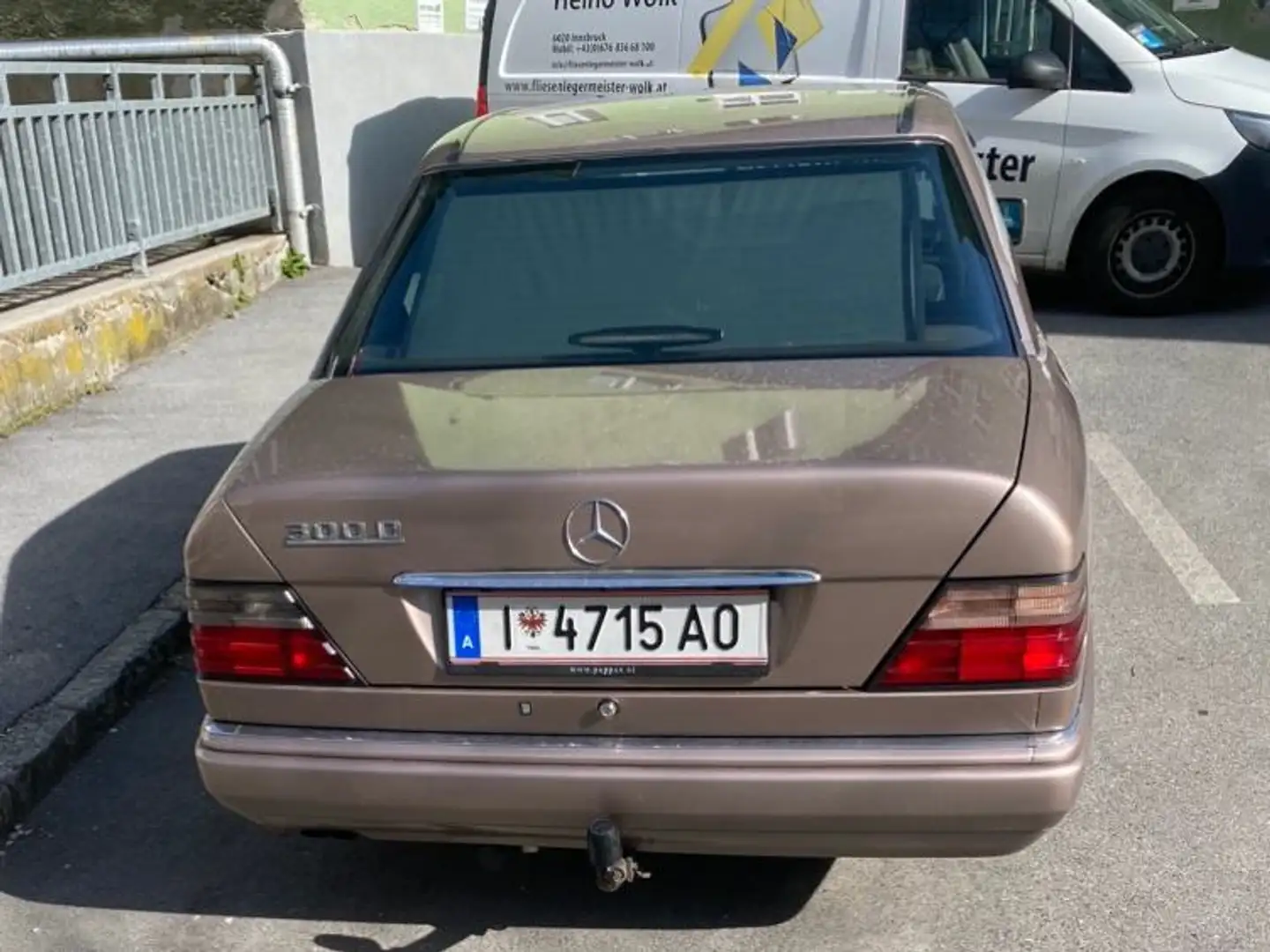 Mercedes-Benz E 300 E 300 Ds. Aut. Beżowy - 2
