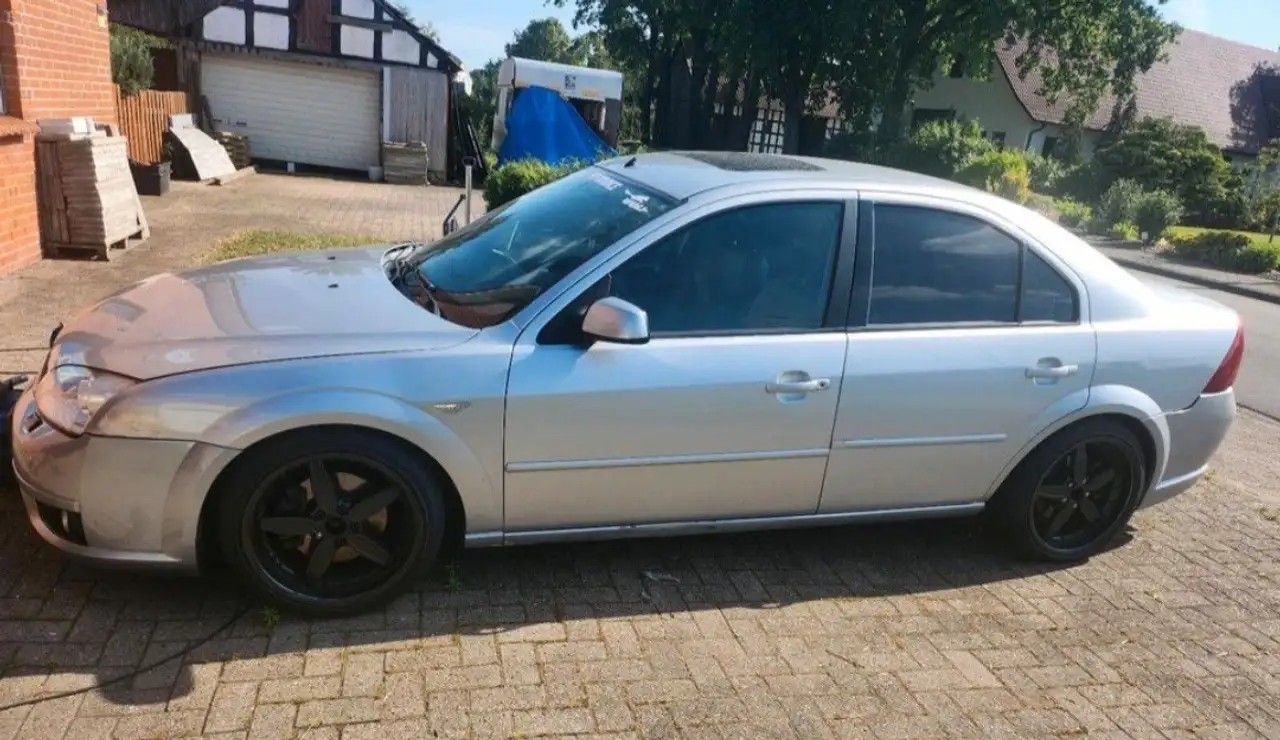 Ford Mondeo 2.5 V6 Ghia, foto 2
