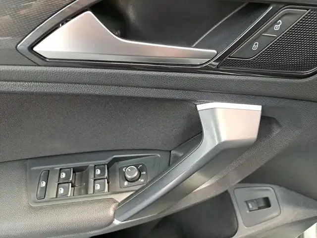 Volkswagen Tiguan view 13