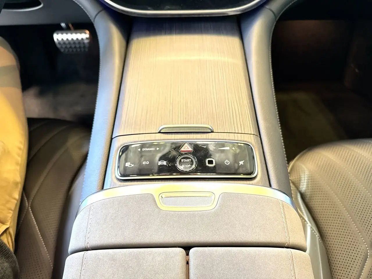Mercedes-Benz EQS снимка Mercedes-Benz EQS