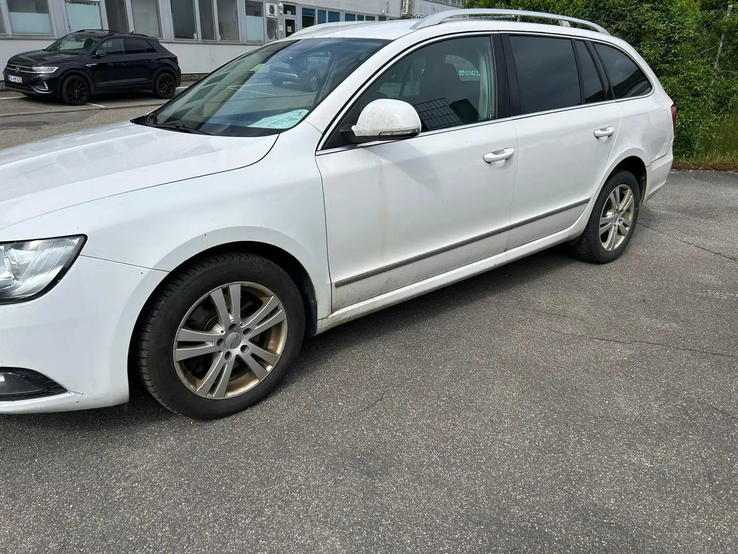 Skoda Superb 2.0 TDI Elegance Combi 140PS 3-ZonenKlima Navi Weiß - 2
