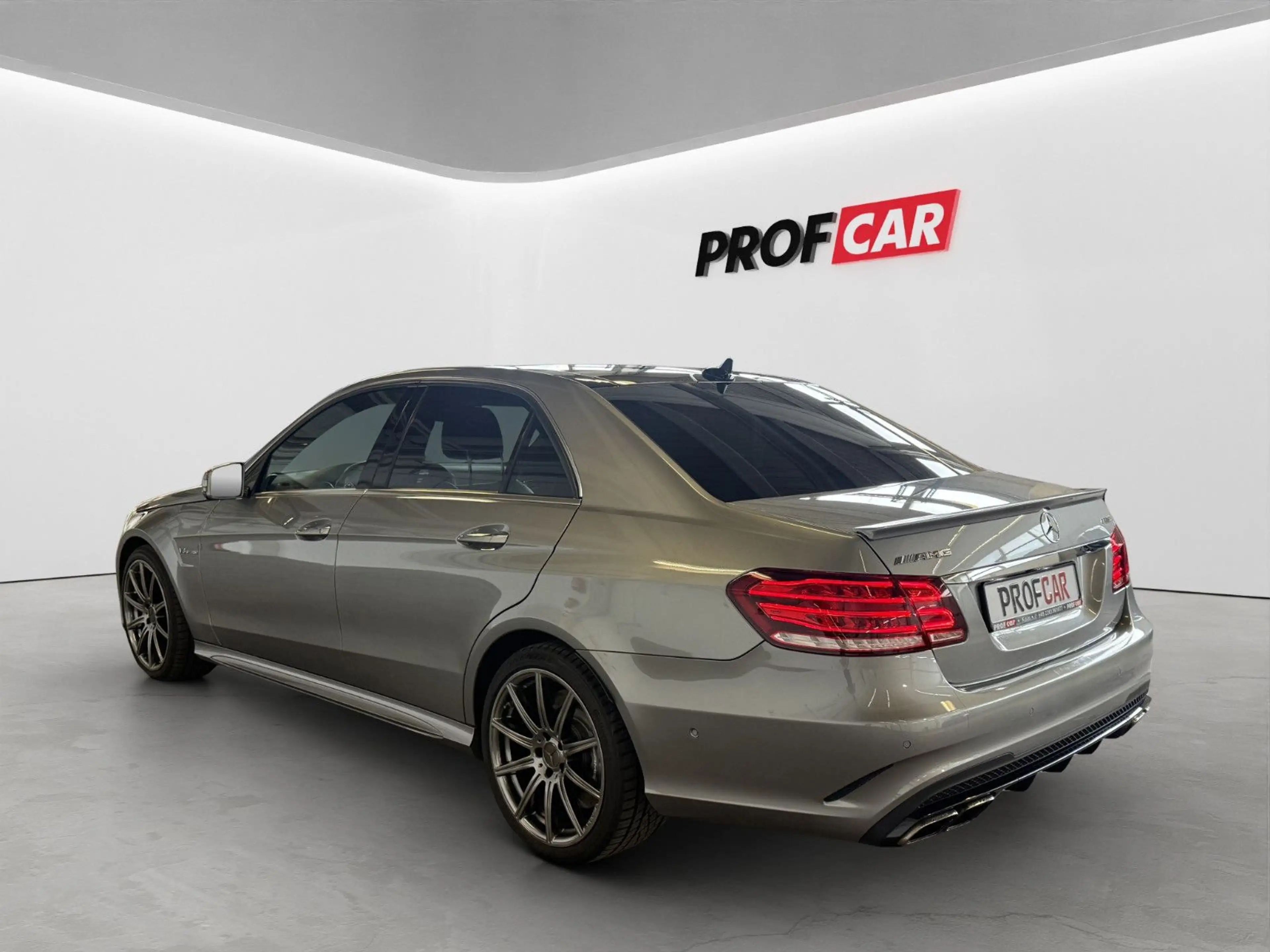 Mercedes-Benz E 63 AMG 4MATIC ILS-LÜFT-H&K-MEMORY-PANO-MASSAGE — photo 3
