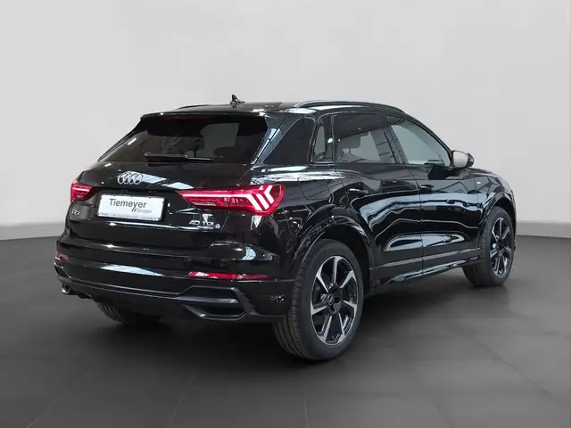 Audi Q3 view 3