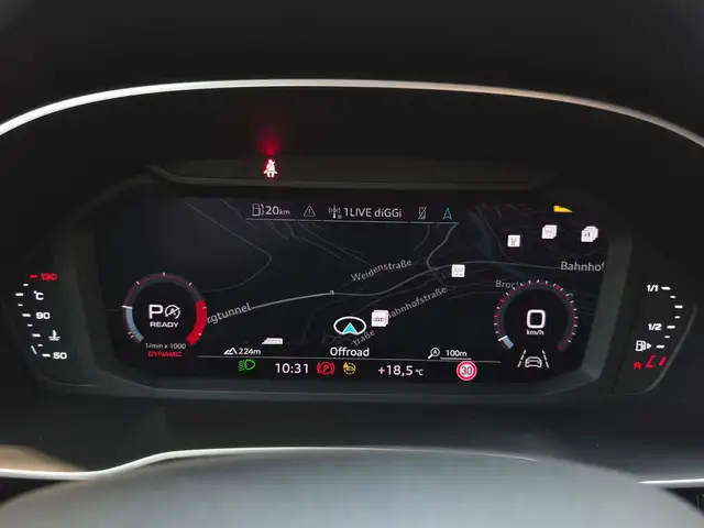 Audi Q3 view 10