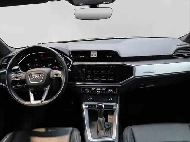 Audi Q3 view 5