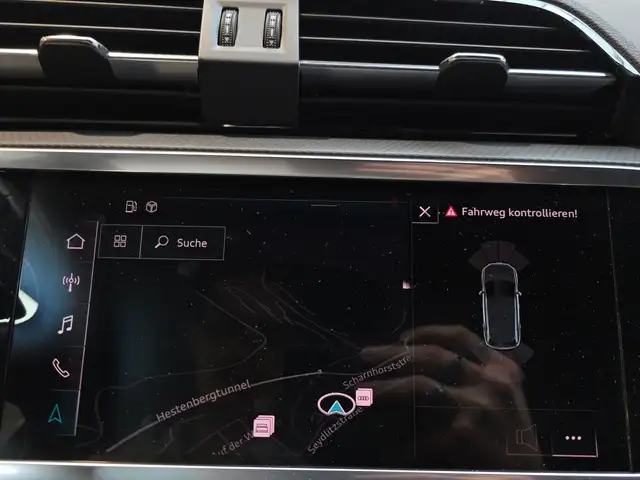 Audi Q3 view 16