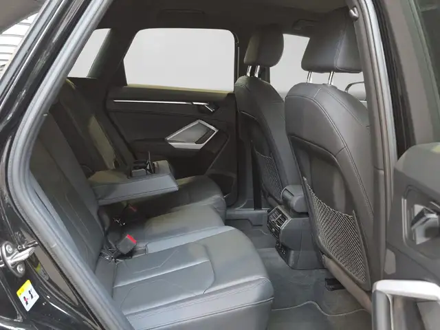 Audi Q3 view 6