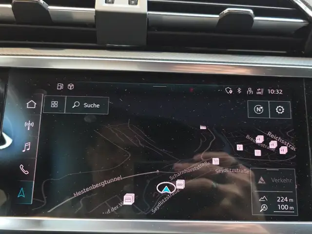 Audi Q3 view 15
