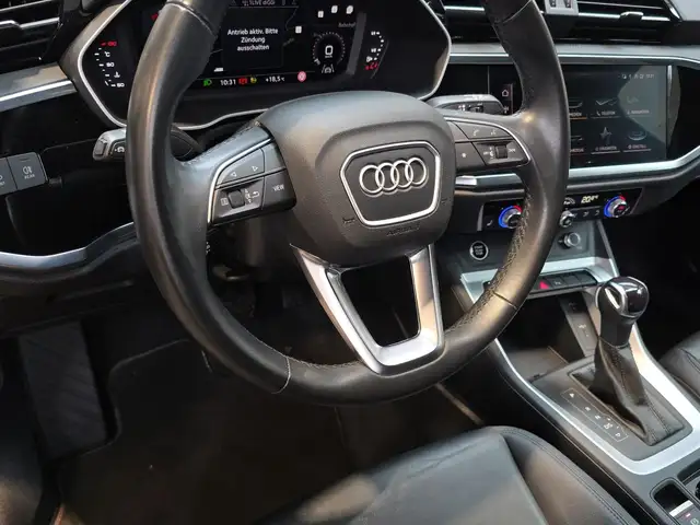 Audi Q3 view 9