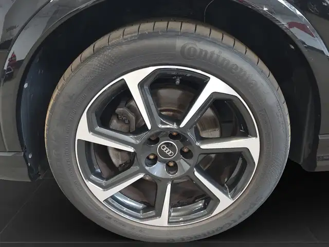 Audi Q3 view 7