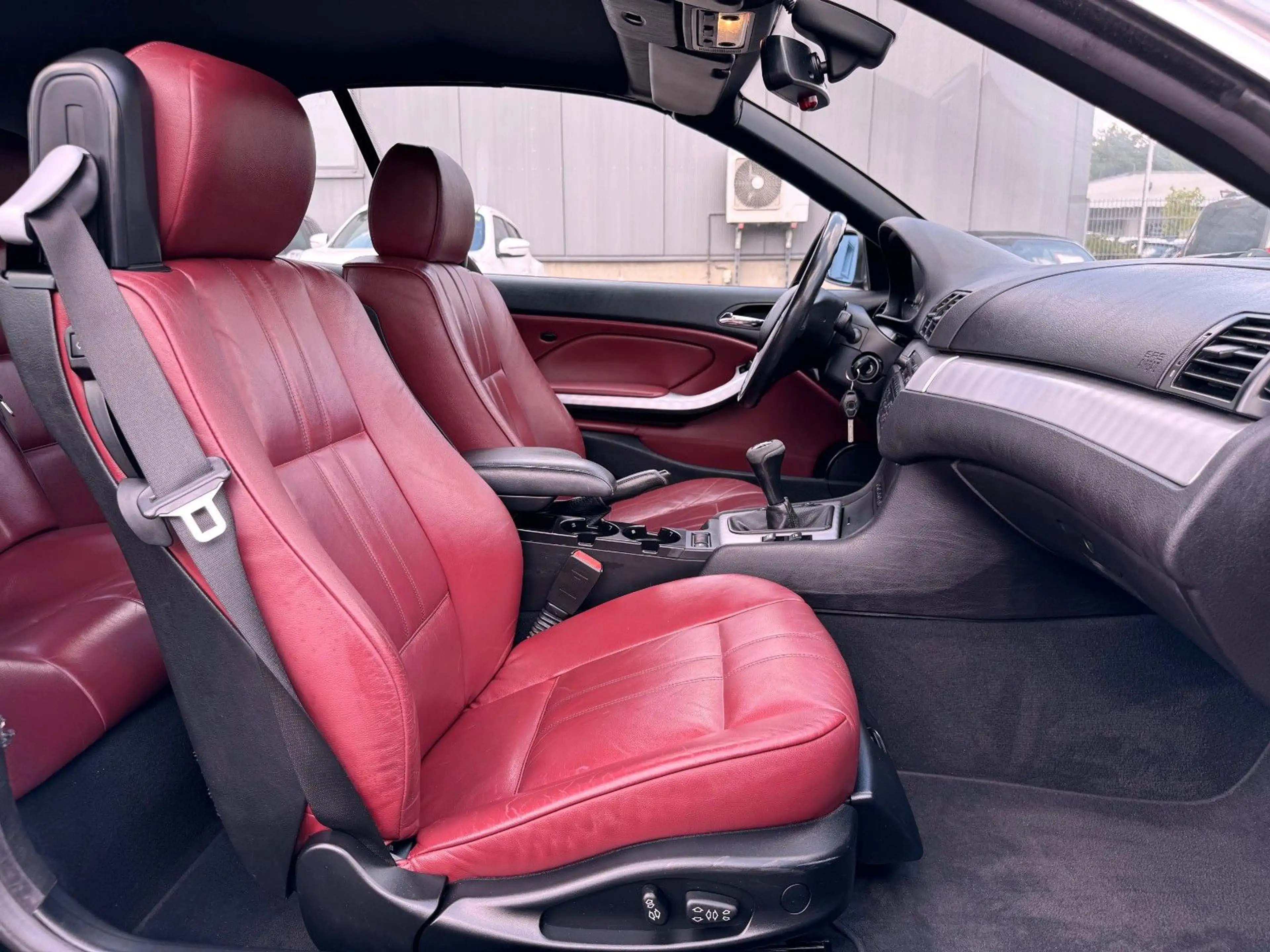 BMW 325 i Cabrio *Xenon/Leder/SHZ/PDC/18"Alus* — photo 9