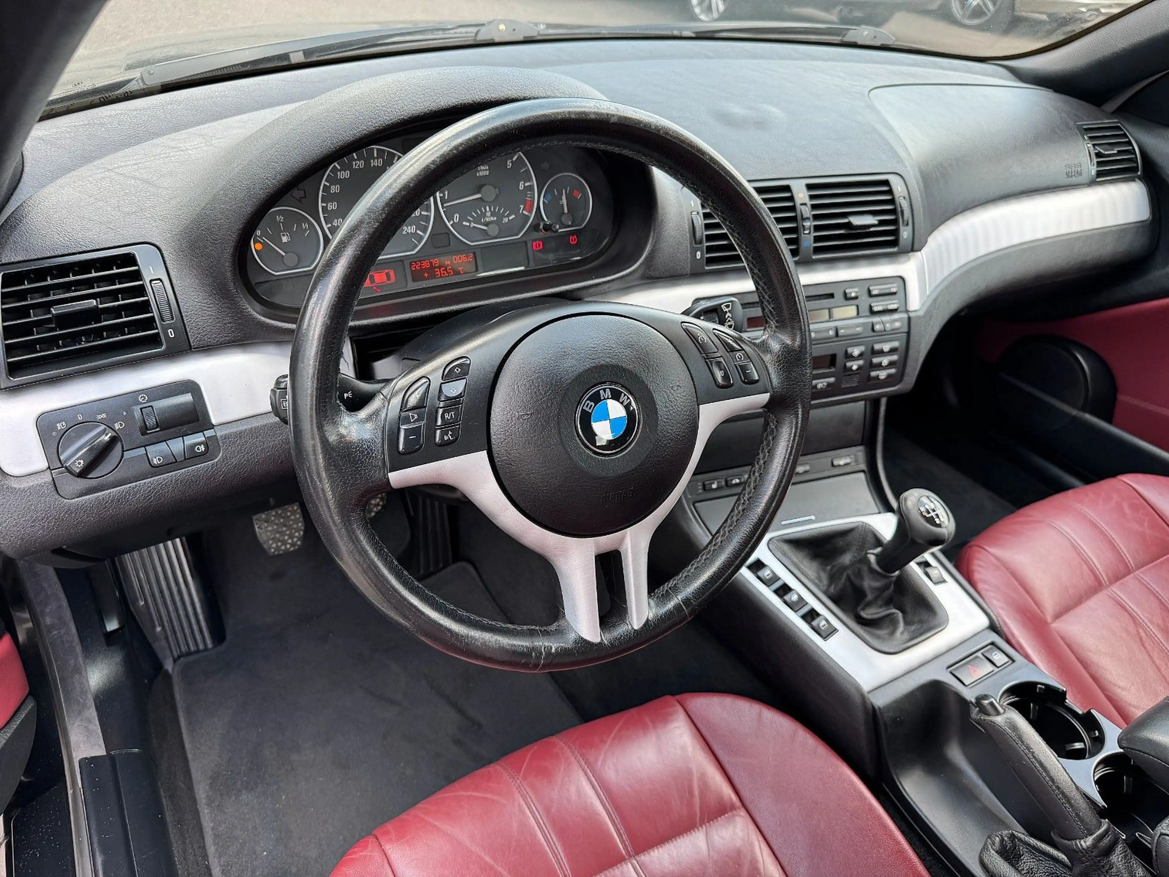BMW 325 i Cabrio *Xenon/Leder/SHZ/PDC/18"Alus* — photo 7