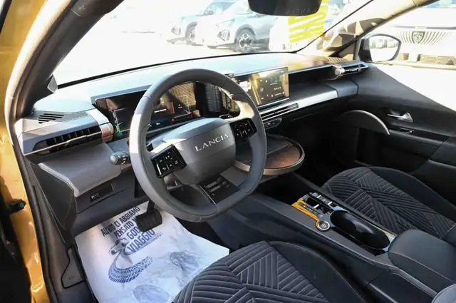 Lancia Ypsilon view 12