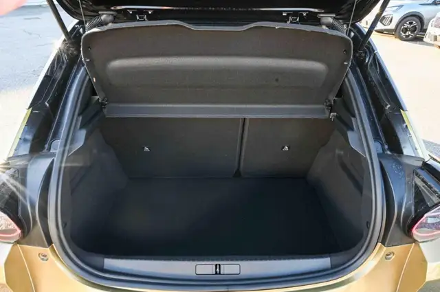 Lancia Ypsilon view 9