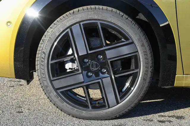 Lancia Ypsilon view 10