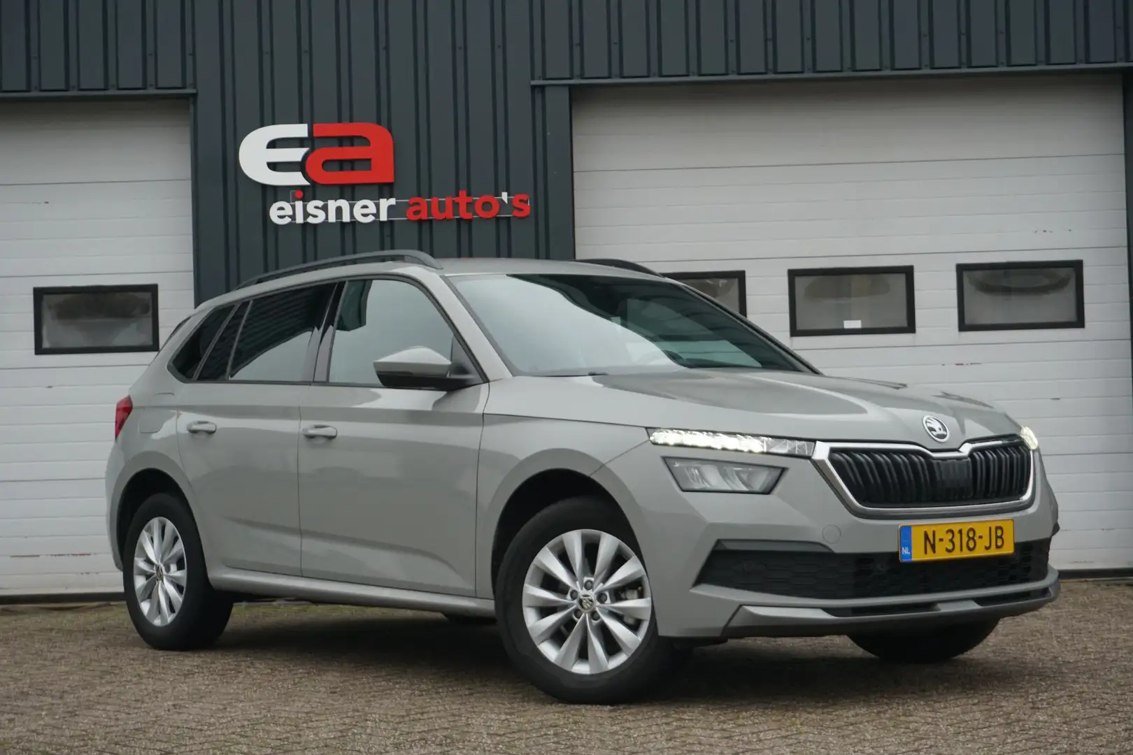 Skoda Kamiq 1.0 TSI Sport | 110 PK 6 BAK | CARPLAY | CLIMATE | Grijs - 2