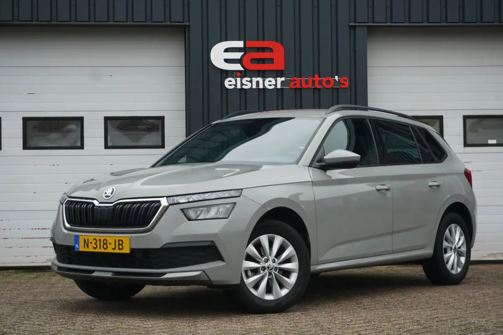 Skoda Kamiq 1.0 TSI Sport | 110 PK 6 BAK | CARPLAY | CLIMATE | Grijs - 1